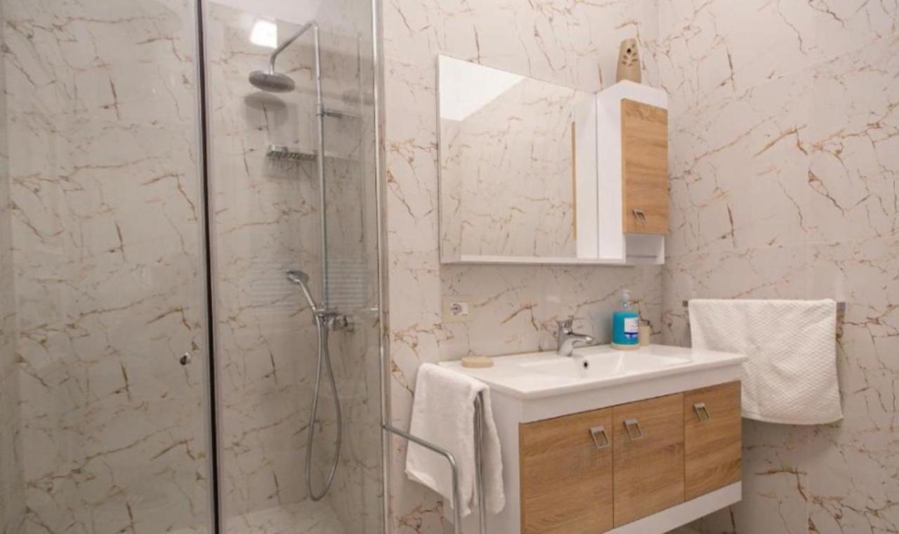 Vila Ferdinand Modern Rooms In Tirana'S Center エクステリア 写真
